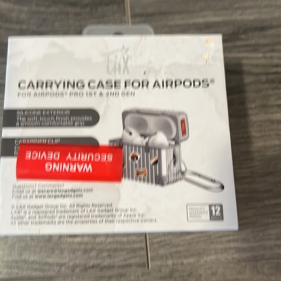 Lax gen 2 earbuds carrying case with keyring. New in package - Picture 5 of 6